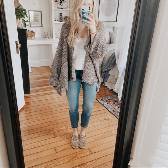 yaira Sweaters - NWOT Yaira Gray Chenille Chunky Cardigan